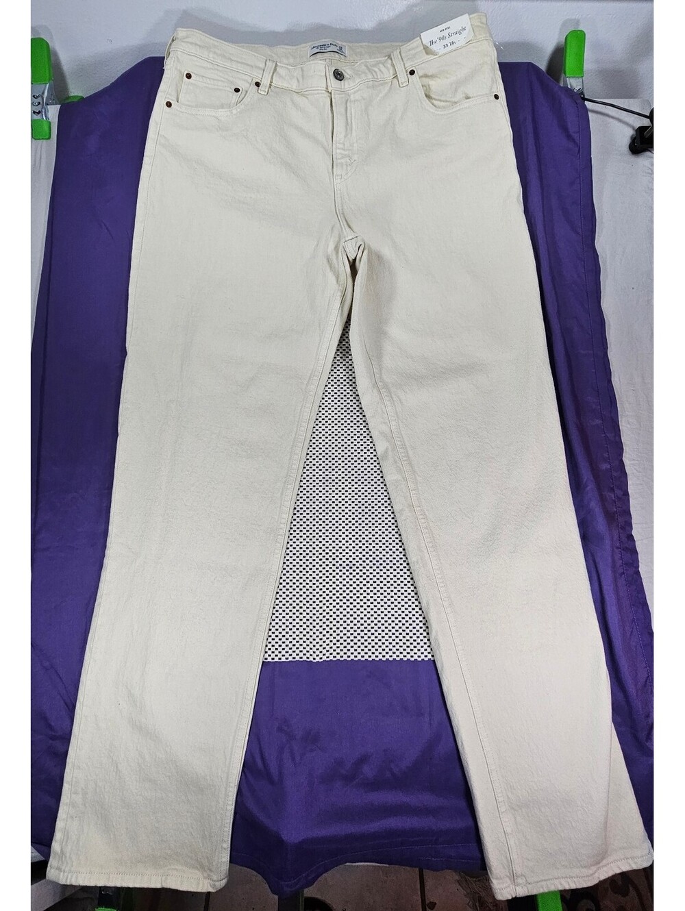 Abercrombie & Fitch The '90s Straight Mid Rise Women's Jeans. Cream. Size 33(16)